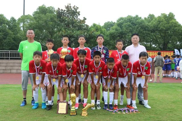 尼克斯主场揭幕战失利，球迷对前景忧心